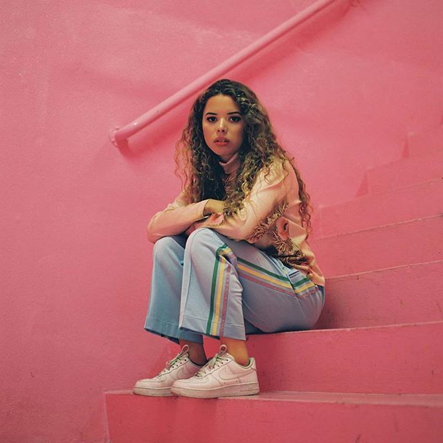 CuratedAM's tweet photo. ✨@niluferyanya is definitely hip &amp; happening! 🔥 Her track ‘Thanks 4 Nothing’ on top of our #freshlydiscovered playlist, go check it out✌🏼https://t.co/HTBCOIhqBY https://t.co/FfzQbtxW5d https://t.co/kTPluET4Tw