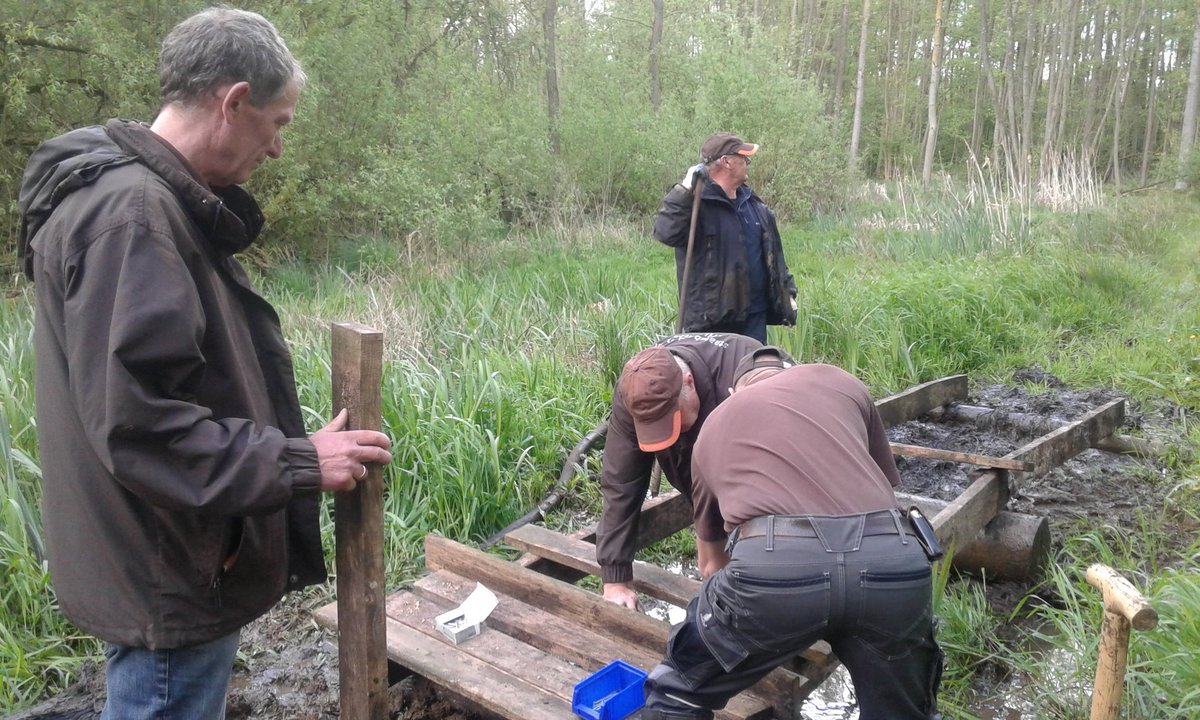 JDrittij's tweet photo. #hoosden midden-Limburg stukje getracht droge voeten houden. https://t.co/HaCCxV5LCG