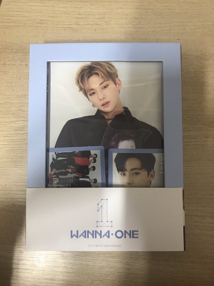My4En's tweet photo. 강다니엘 ���버 슬리브
황민현 포카
팔아요 택포 1.5
쿨거하면 에눌해드림 
뎀 고고 
한번도 안뜯은 포스터랑 덤도 드릴게요 

#강다니엘 #황민현 #워너원 #투비원 #앨범 #WANNAONE #daniel #minhyun #TOBEONE #굿즈 #포카 #김재환 #박우진 #박지훈 #이대휘 #라이관린 #윤지성 #옹성우 #하성운 #녤 https://t.co/1gkCyi2caP