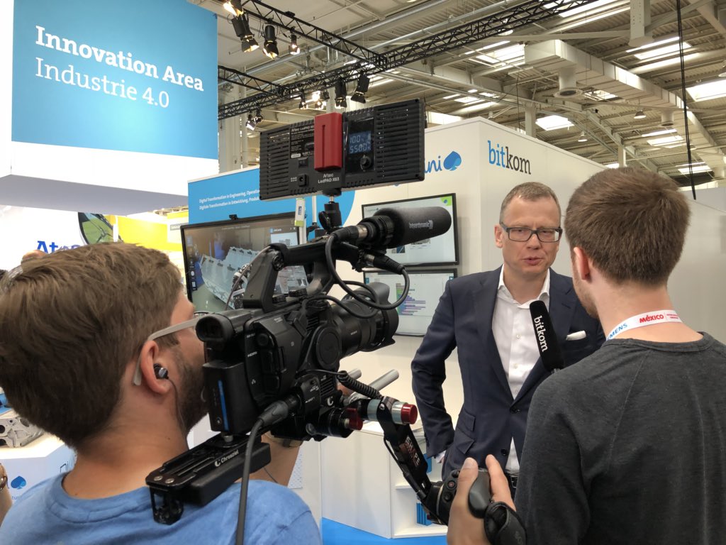 CapgeminiDE's tweet photo. Statement von Dr. Michael Schulte, Sprecher der Geschäftsführung von #CapgeminiDE für das @Bitkom Team. Wir freuen uns auf den fertigen Beitrag #HannoverMesse2018 https://t.co/lHFW2ZTghi