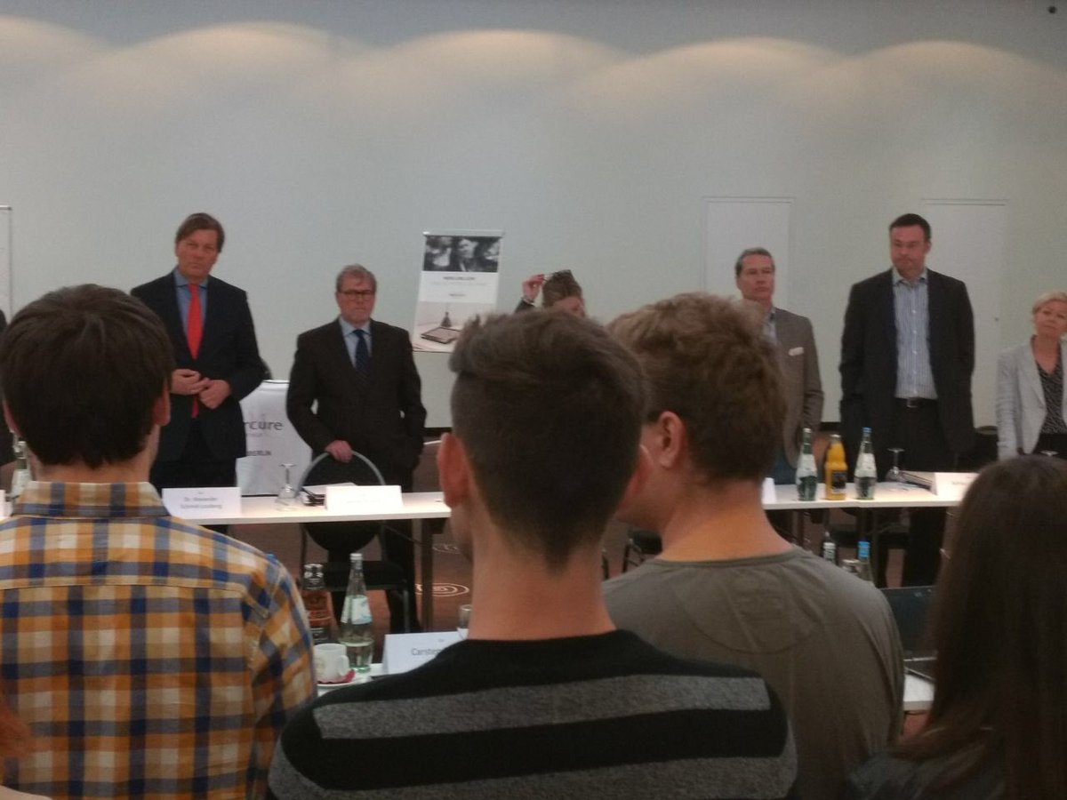 Streikblog0711's tweet photo. Die Kollegen von @Volostreik haben zum Auftakt der #tvtz18-Runde in Berlin klargemacht, dass es auch um die Zukunft des Journalismus in Deutschland geht.

#Zeitungsstreik https://t.co/ReuJnfB5b4