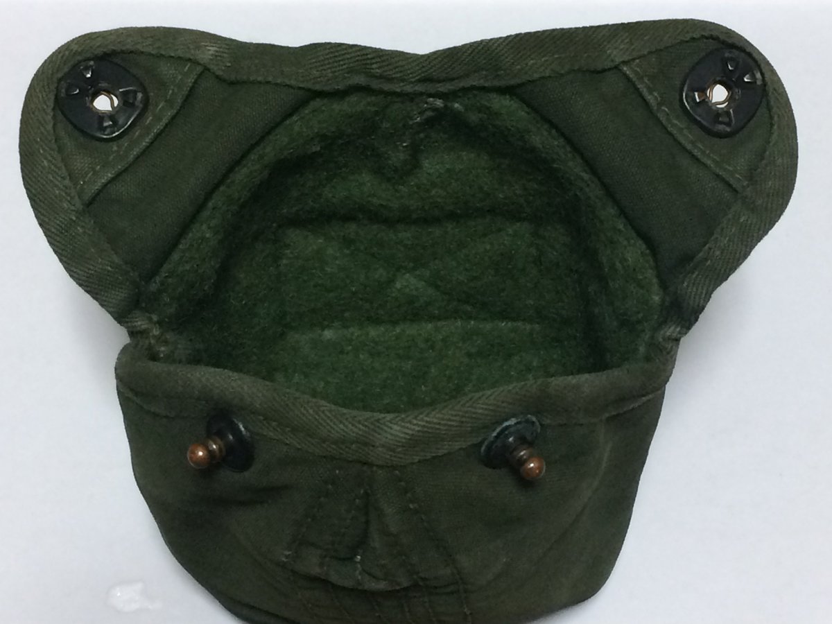 __y__a__s__'s tweet photo. 新たに手に入れたキャンティーンカバーです。一見OD色のM1910ですが、販売元の店主曰く「M1910とは縫い方が異なり、リフト・ザ・ドットは見たことの無い形式、少なくともアメリカ軍のものでは無い」だそうです。どこの軍のものなのか、そもそも実物なのか複製品なのかもわかりません。 https://t.co/u0IZvFTNaA
