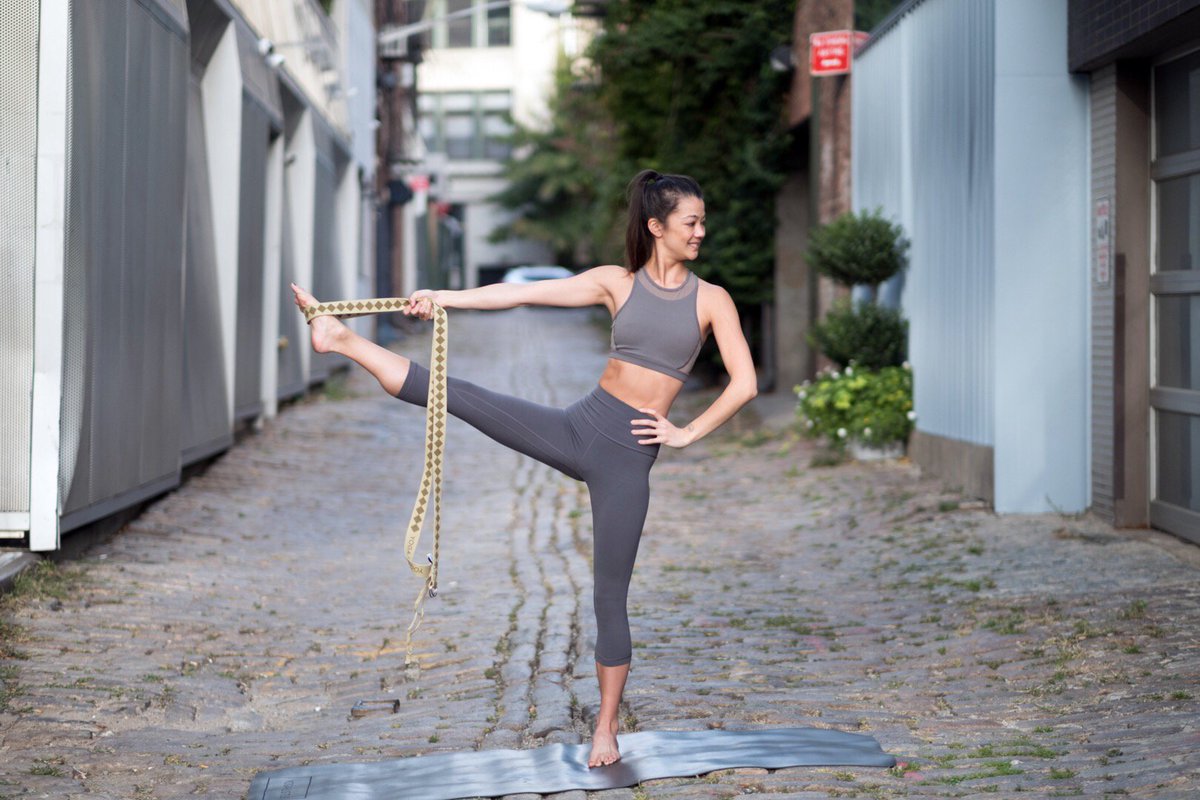 YogaHustle's tweet photo. Leg in the air like I just don’t care.
Nikki Carter Yoga practicing with:
- Yoga Hustle Green #CheckStrap
- #Yoga #Hustle #TheMat
.
#motivation
#yogaeveryday #yogahustle #yoga #yogalifestyle #yogawoman #yogi #asana #yogagirl #yogajourney #yogalife #yogainspiration #yogapractice https://t.co/euugvIPZy0