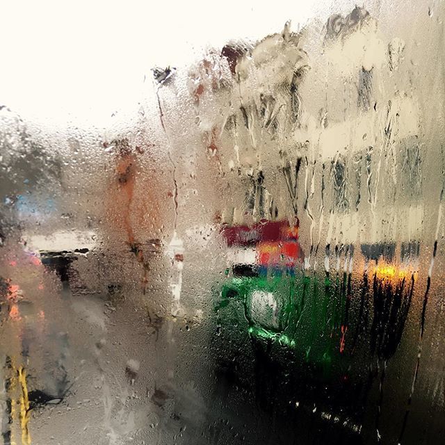 Station Street, Birmingham. Tuesday 24th April. #commuterlife #naturalfilter #rainsoakedwindows #throughtheveil #birmingham #theelectriccinema #birminghamoldrep #fromtheupperdeck #rubbishremoval #scenery #citylife ift.tt/2vLl0DS