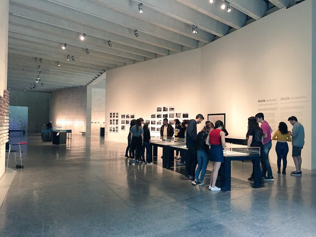 aracorbo's tweet photo. Hoy tengo el placer de presentar tendencias digitales en #museos en @EduXestCultural | Citaré a compañeras que investigan como @Clara_Merin @innova2 @musas20 @mediamusea @eldadodelarte @evemuseografia y por supuesto experiencias de @musacmuseo en #rrssmuseos https://t.co/hyNMOhwHfI
