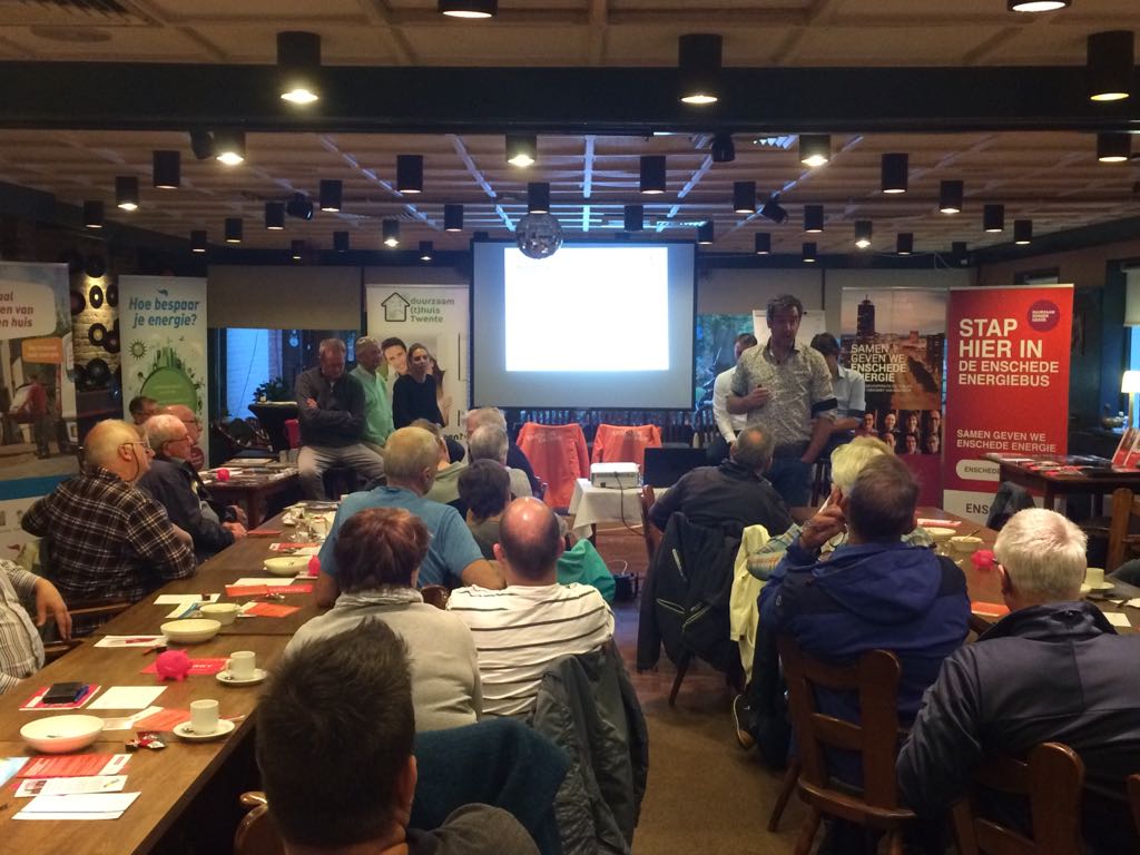 Enschedewektop's tweet photo. Het was gezellig druk gisteravond in Glaberburg tijdens de energie info-avond #duurzaam #energiebesparen @Reim_rkt @DuurzaamTT @RabobankEH @GeasEnergie https://t.co/KRudFOMvuG