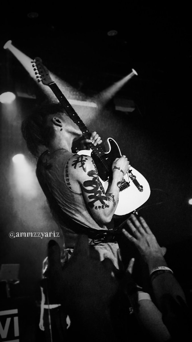 ammzzyartz's tweet photo. #art #photography #ammzzyartz #creativemonds #musicphotography #music #guitar #rock #miyavi #moments #day2tour #london #blackandwhitephotography @MIYAVI_OFFICIAL @comiyaviww https://t.co/edsQ3lskEN