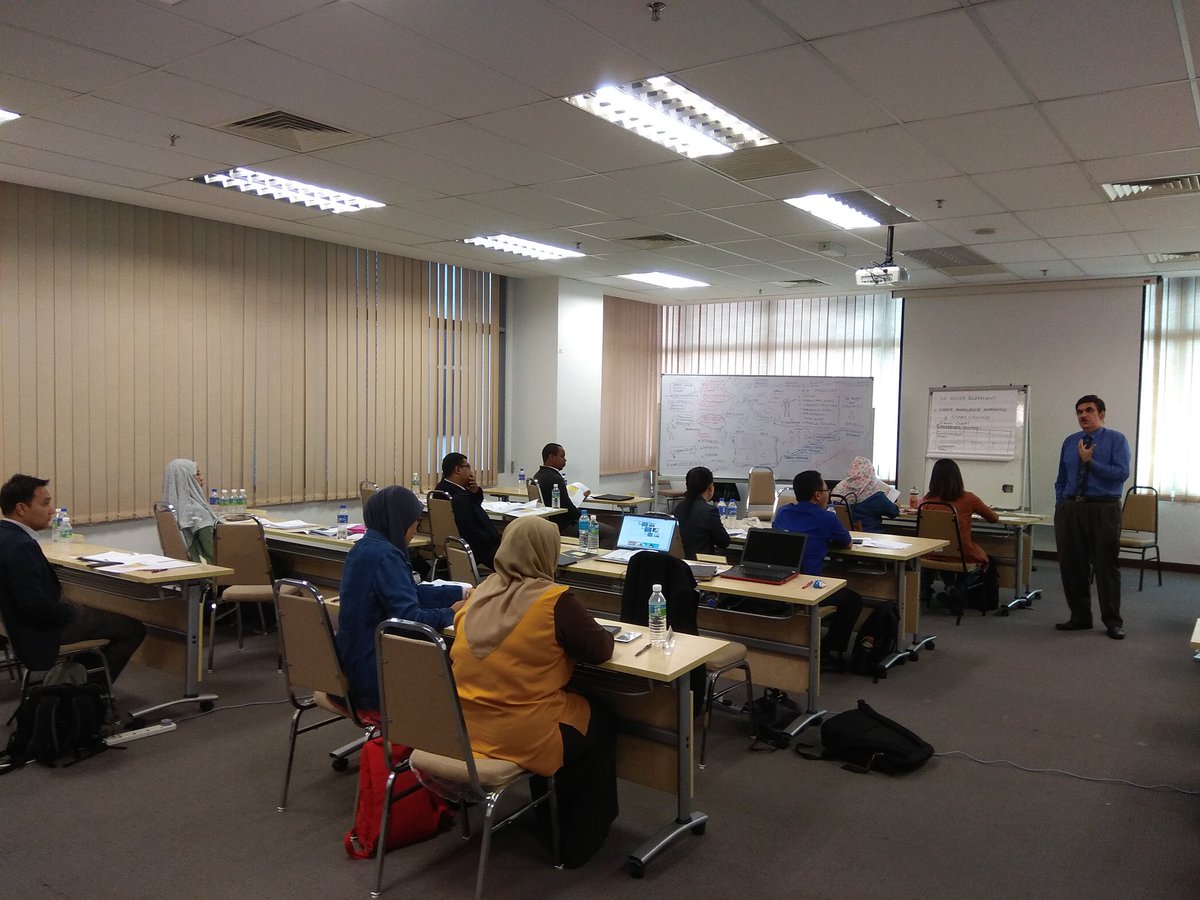 Kini sedang berlangsung Kursus Persijilan Pengurus Pengetahuan JKR 2018 bertempat di Menara PJD, Kuala Lumpur. Seramai 20 orang peserta dari pelbagai agensi termasuk 7 pegawai <a href="/JKRMalaysia/">JKR Malaysia</a> menghadiri program persijilan ini yg berlangsung selama 5 hari bermula 23 - 27 April 2018.