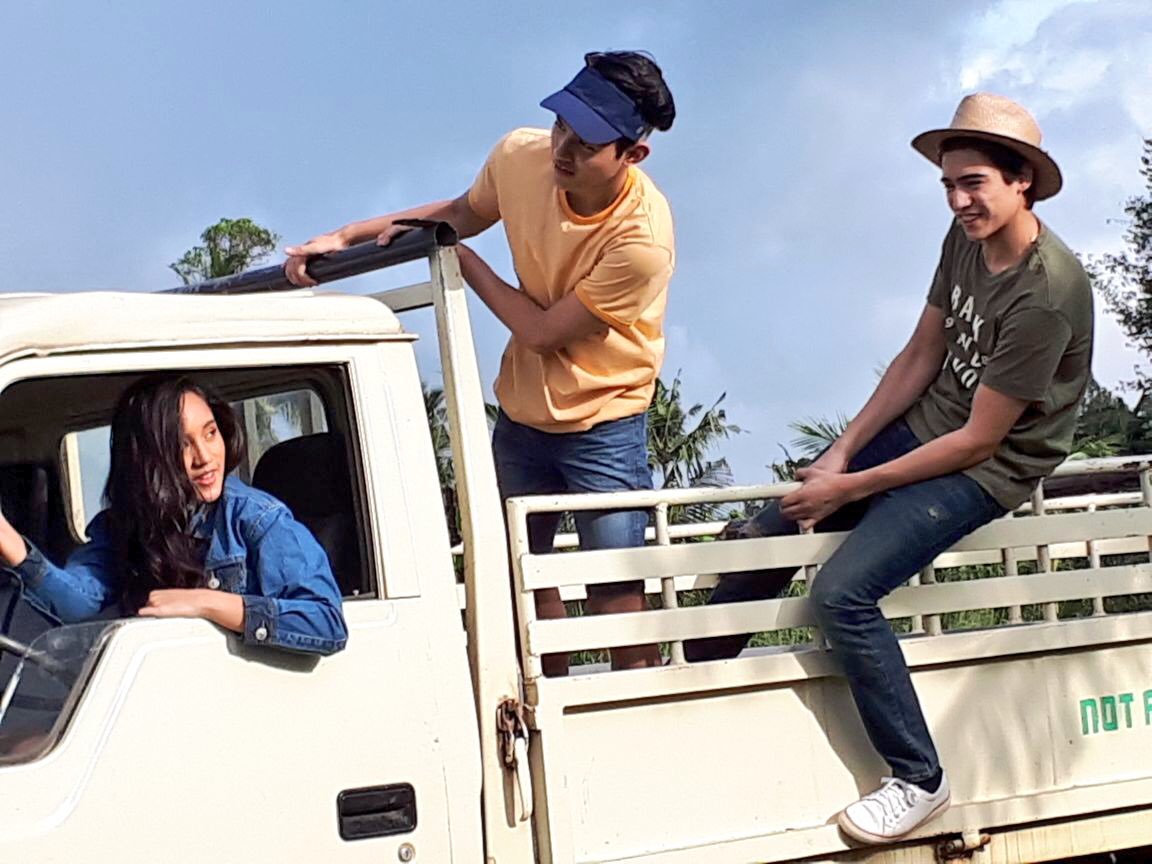 OFCMarcoCGallo's tweet photo. BTS for @benchtm with @itsmeMarcoG Juliana and @graecamfer 

#OpenParadise #LoveLocal #BENCHEveryday #Pineapple #MarcoGallo https://t.co/BKdAthl5ci