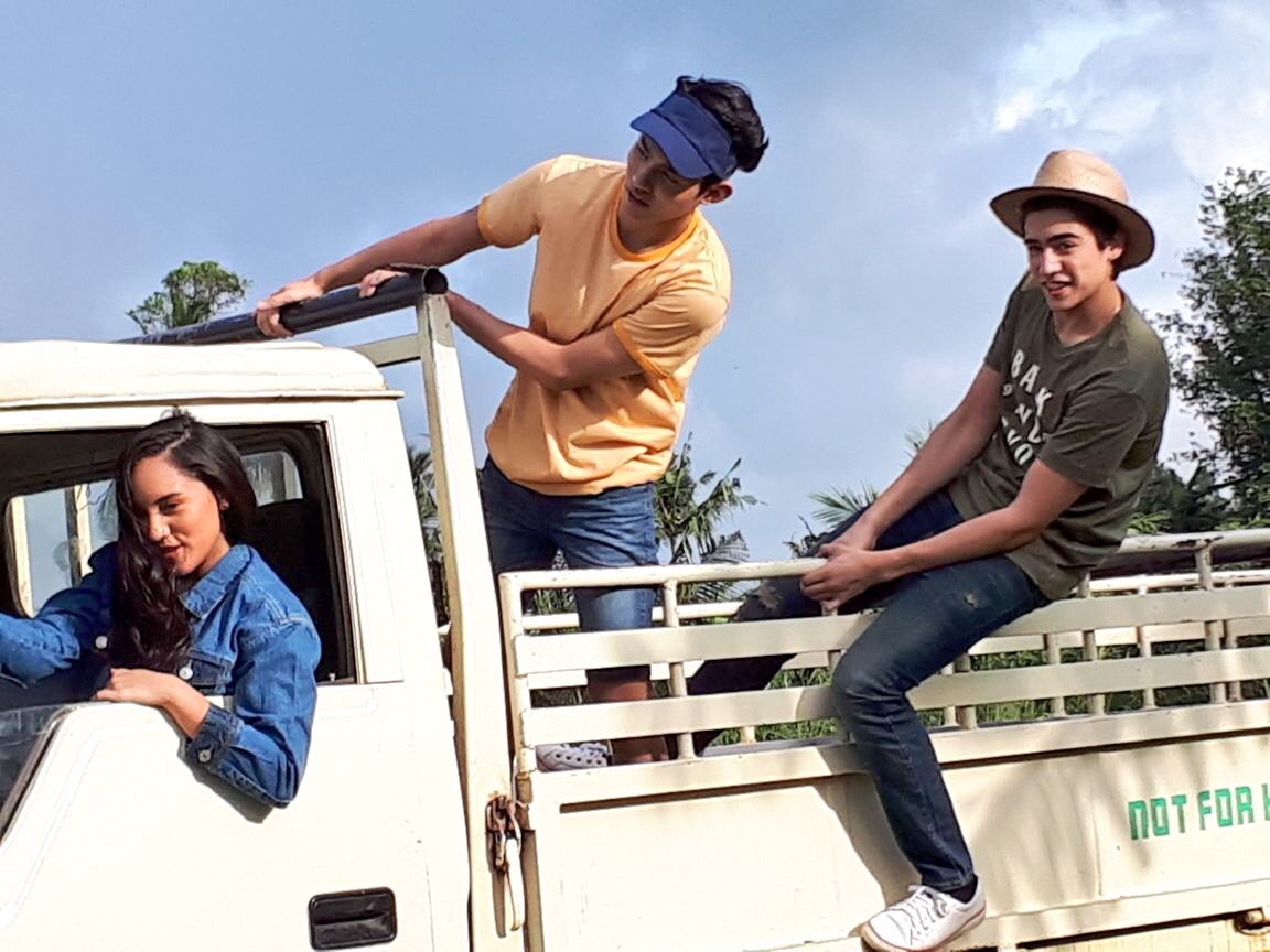 OFCMarcoCGallo's tweet photo. BTS for @benchtm with @itsmeMarcoG Juliana and @graecamfer 

#OpenParadise #LoveLocal #BENCHEveryday #Pineapple #MarcoGallo https://t.co/BKdAthl5ci