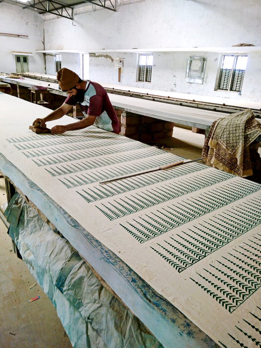 Who made your Sakina clutch? Juned and his team block printed the handwoven khadi cotton for us in Ajrakhpur, Kutch! #fashionrevolution #imadeyourclothes