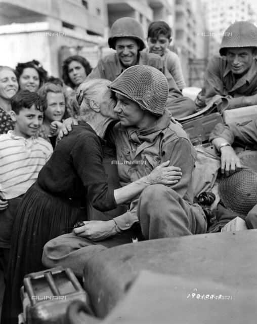 Uno scatto dagli Archivi Alinari per augurarvi un buon #25aprile 
(c)Ansa/Archivi Alinari