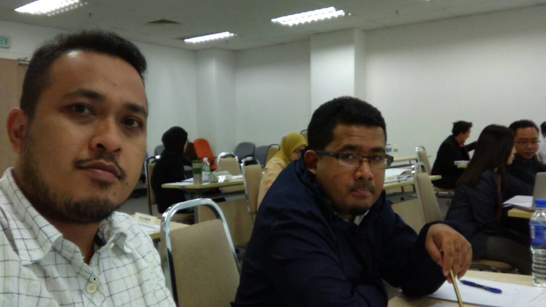 Program ini merupakan hasil kerjasama strategik di antara Unit Enterprise Content and Knowledge Management <a href="/JKRCPAB/">Caw. Perancangan Aset Bersepadu, JKR Malaysia</a>, <a href="/CREaTEJKR/">CREaTE</a> dan <a href="/KMInstitute/">KM Institute</a>, Amerika Syarikat yg tlh dilaksanakan sejak 2017. Kumpulan pertama Pengurus Pengetahuan Bertauliah JKR adalah seramai 10 org pegawai.