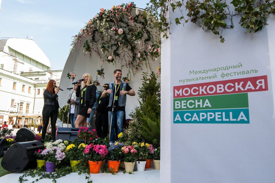 RenMoscow's tweet photo. #OurNavigatorsRecommend
Catch the spirit! The pre-holiday week just crosses its equator, but we are already full of enthusiasm to sing and dance along with the open music international contest of a cappella singers "Moscow Spring A Cappella". Read more: https://t.co/Hosy7LYOg3 https://t.co/78MLoFnuEN