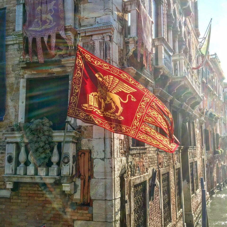 LucaMarchiori's tweet image. Auguri! Today is the feast of San Marco, patron saint of #Venice. It's also the Festa della Liberazione in the whole of Italy and so a public holiday. Viva San Marco! Viva Italia! #lucasvenice #aphotoofveniceaday @antonio_venier @MrStevenMoore