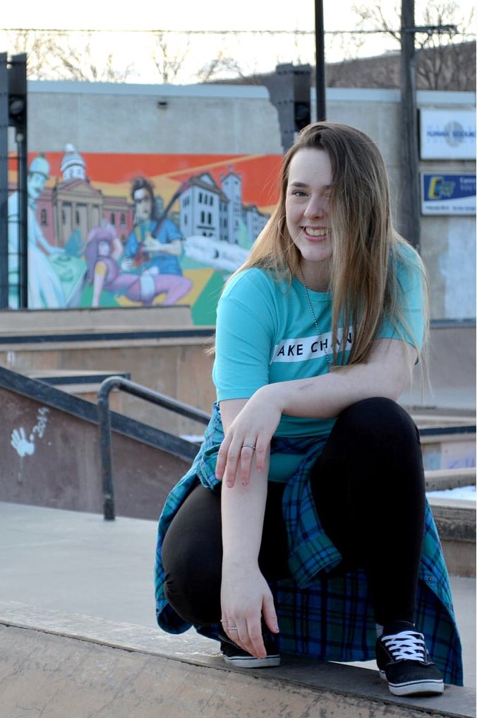 the_roribear101's tweet photo. Reppin’ dat good merch💙🖤 #merchadventures 
📷 creds: @rebeccadriedger https://t.co/Tpsax932y3