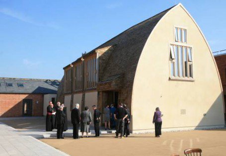 ddinman's tweet photo. Felt called to a deeper life of prayer and/or living in community? Mucknell Abbey in @CofEWorcester runs an Alongsider Programme for people to spend up to a year to take time out and explore Benedictine religious life  https://t.co/ubv0t08Ic6 https://t.co/YStlNgfl7o