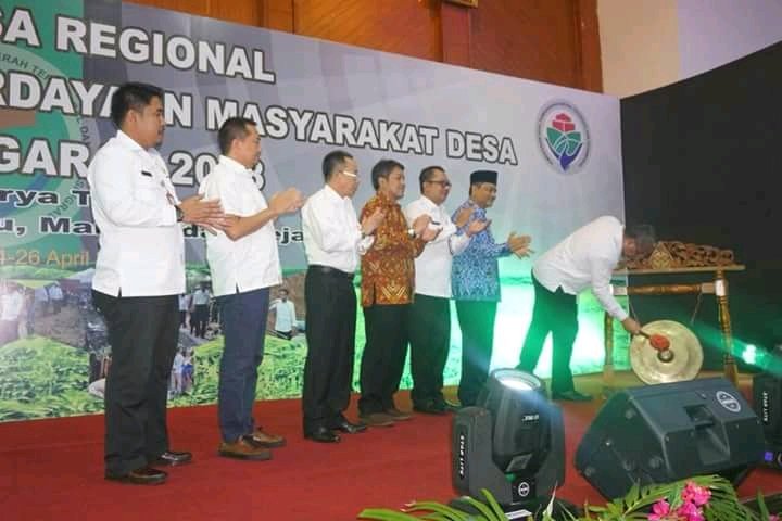 isbondy1987's tweet photo. SELAMAT ATAS TERSELENGGARANYA #RembugDesaRiau Regional di Pekanbaru
@jokowi @EkoSandjojo @taufikmadjid71 @anwsanusi @fachrilabalado @tppindonesia https://t.co/7h4udUxtaO