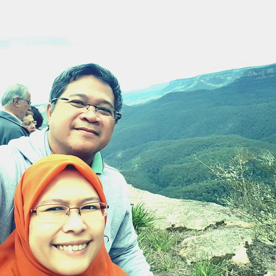 cifi_tweet's tweet photo. Blue mountain.. rezeki kami adalah mengunjungi three sisters ini tanpa kabut pdhl sdh musim gugur. Makasih @IndonesiaGaruda yg sdh antar kami ke Sydney dgn selamat dan nyaman #GOTFantasy2018 #GOTF2018 . Semoga thn depan punya kesempatan liburan lagi.. aamiin https://t.co/7FtMLBxhm0