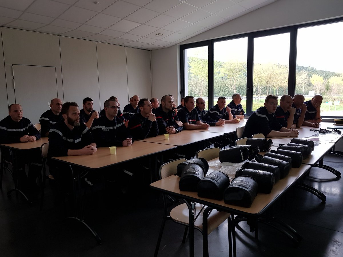 sdis21's tweet photo. Plusieurs sapeurs-#pompiers du @sdis21 se forment dans une forêt du Haut-Doubs à la lutte contre les incendies de forêts aux côtés de leurs collègues du #SDIS25 et du #SDIS90. Ils pourront ainsi être sollicités cet été pour ce type de mission.🔥#FMAFDF https://t.co/z5ZOkYFTmL