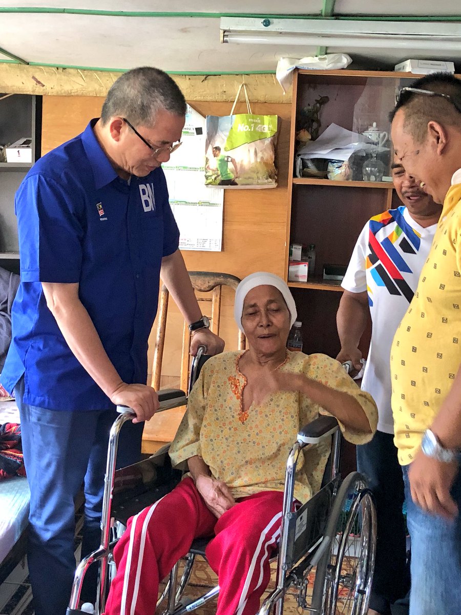 YBM @MOWorks <a href="/PetraJayaMP/">Fadillah Yusof 🇲🇾</a> menyantuni &amp; menyampaikan sumbangan kerusi roda kpd Puan Rabiah Dada, 72, di Jalan Tuanku Yassin, Kampung Matang Batu 10
#ProgramSentuhanKasih 
#P194forBN 
#WeAreUnited 
#TransformasiSarawakMelaluiEkonomiDigital
#HebatkanNegaraku