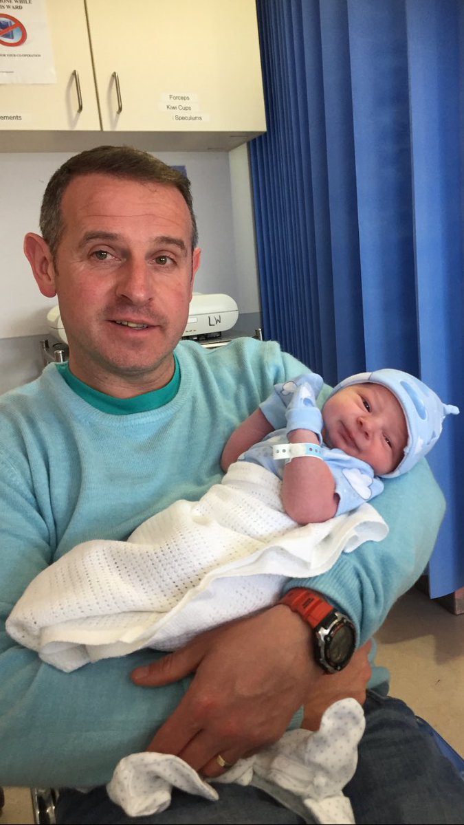 DaveRobertson11's tweet photo. The latest edition to the Robbo family arrived this morning at 7.05am &amp; weighing in at massive 9lb is Harry Robertson, @firobertson15 was amazing again ❤️❤️ https://t.co/vt23xo99GG