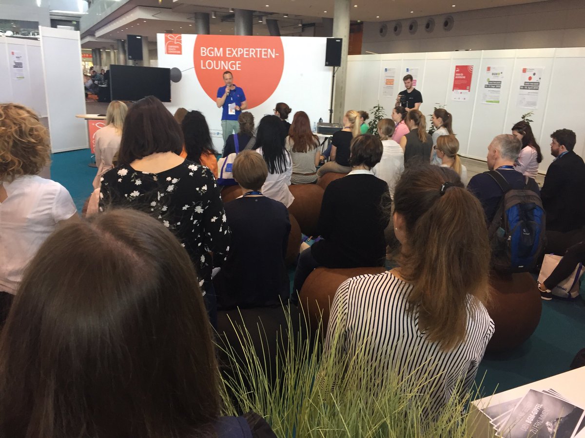 CHC_Messe's tweet photo. Wie kann Betriebliches #Gesundheitsmanagement unternehmensintern nachhaltig und wirkungsvoll kommuniziert werden? Das wird gerade in der #BGM-Expertenlounge erläutert und diskutiert. #CHCD18 https://t.co/eIgZej6uG5