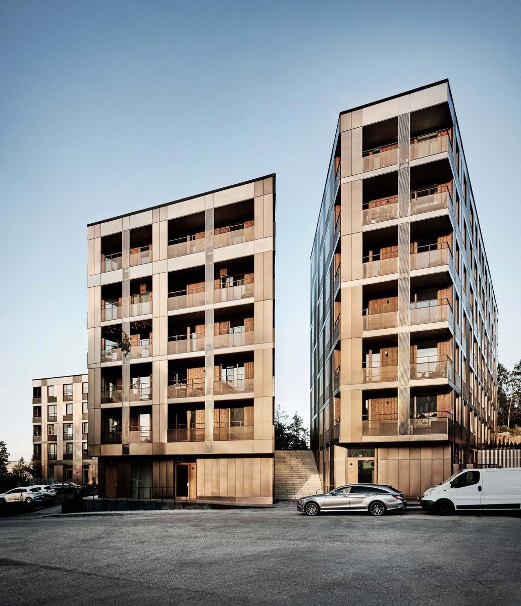 The Bronze - nominerad till #ÅretsStockholmsbyggnad2018! vaxer.stockholm.se/tema/arets-sto… #kodarkitekter #thebronze #arkitektur #stockholm