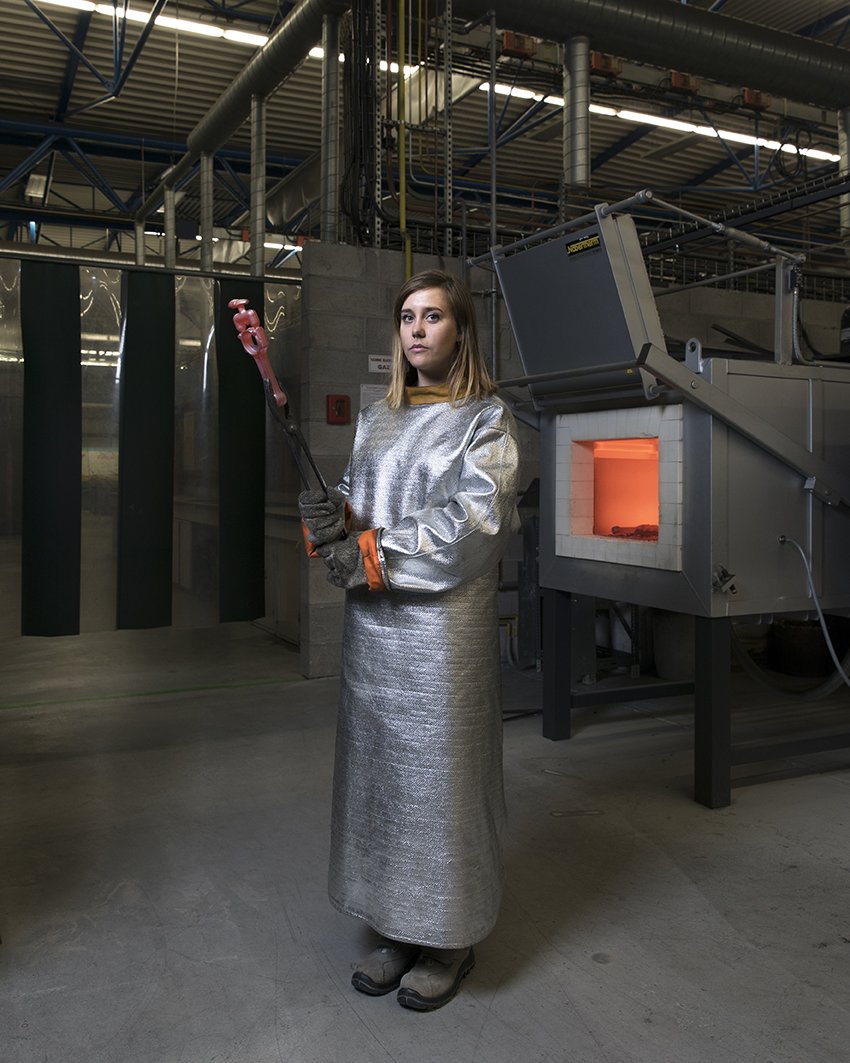 ArtsetMetiers_'s tweet photo. #LeSaviezVous ❓Chloé a également posé pour notre #expo #TechnoNF ‼️Découvrez son portrait parmi ceux des 17 autres élèves #ingénieures #ArtsetMétiers dans notre institut de la @VilledeChambery 👉 https://t.co/GnKPiMA88v 👈 https://t.co/47iJ0SrLCs