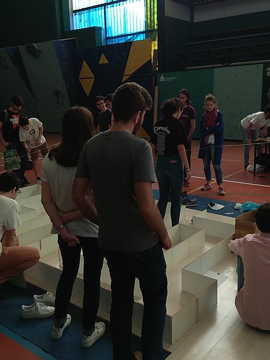 Reset_ETSII's tweet photo. ¡¡Eeeempezamos con el segundo día de #Cybertech2018!! Hoy, laberintos, ¿quién será capaz de resolverlo? ¡Ven a descubrirlo al pabellón deportivo de @industrialesupm! https://t.co/OwlhvNdO5V