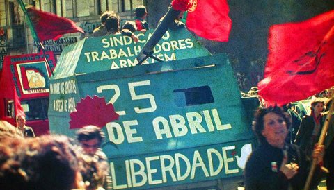 🤔Altre cose notevoli successe il #25aprile?

- 🇺🇸1945, San Francisco, 50 paesi fondano l’#ONU ✍🏻

- 🇵🇹1974, #Portogallo, il Movimento das Forças Armadas dà vita al colpo di Stato incruento noto come Rivoluzione dei garofani, che mise fine alla dittatura (#25Abril) 📷