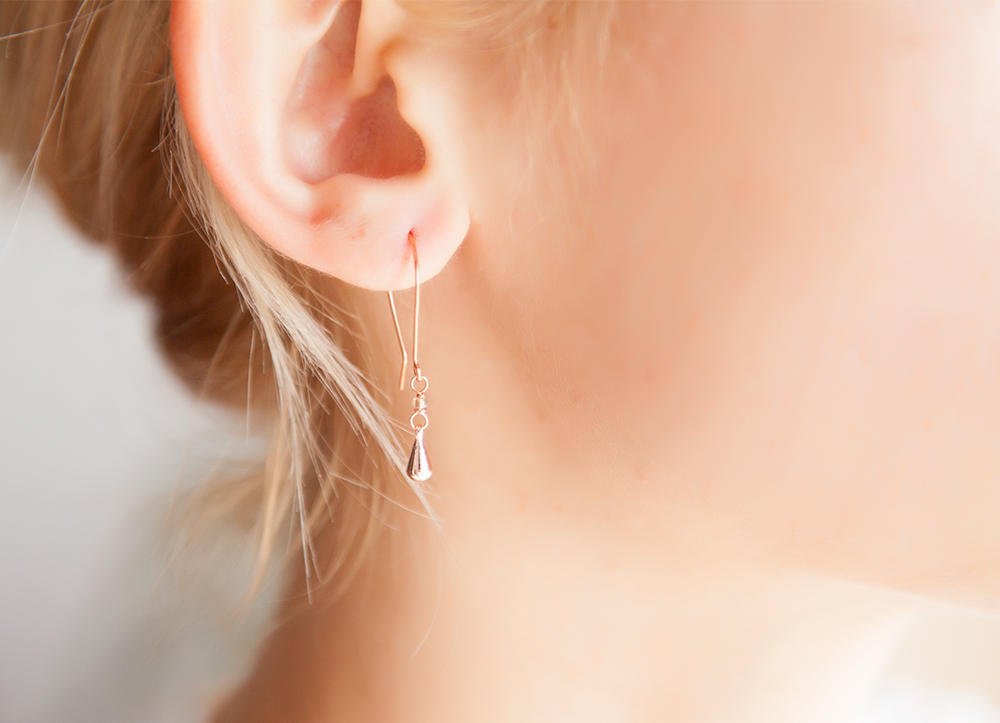BnFJewellery's tweet photo. Thanks for the kind words! ★★★★★ "This is my fave from my order...love the style! It’s so simple yet elegant." Amada P. https://t.co/gRLr5ztQuD #etsy #jewellery #earrings #tinyrosegolddrops #daintyearrings #minimalistische #ohrstecker #bouclesdoreilles #minimalistesorr https://t.co/geK1c86k4H