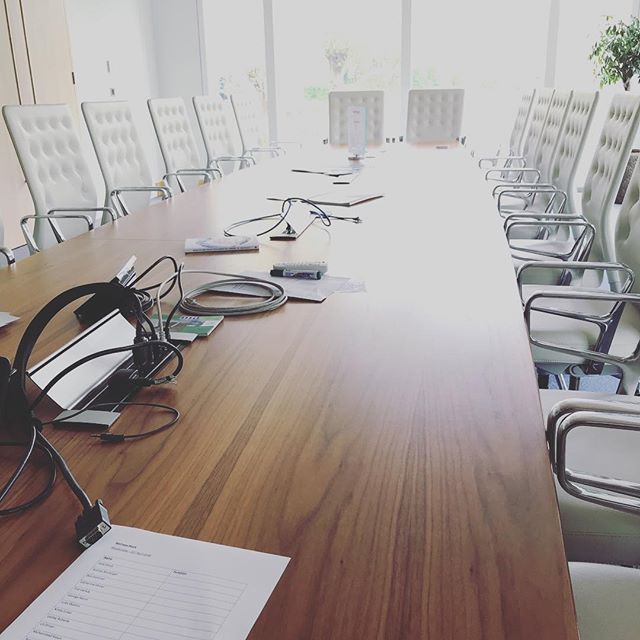 VeryTraining's tweet photo. Knowledge is only there to be shared. Loving the opportunity to talk to this team about how mindfulness enhances performance at work. Not your standard working session.. #mindfulness #howtogetwhatyouwant #nlp #veryhr https://t.co/iwHw054YWI