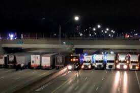 13 awesome truckers stopped a Detroit man from committing suicide by parking under the overpass. https://t<a href="/tag/victoriabc"class="tags"><span>#victoriabc</span></a><a href="/tag/yyjsw"class="tags"><span>#yyjsw</span></a><a href="/tag/mrcheap"class="tags"><span>#mrcheap</span></a><a href="/tag/2young2poon"class="tags"><span>#2young2poon</span></a>