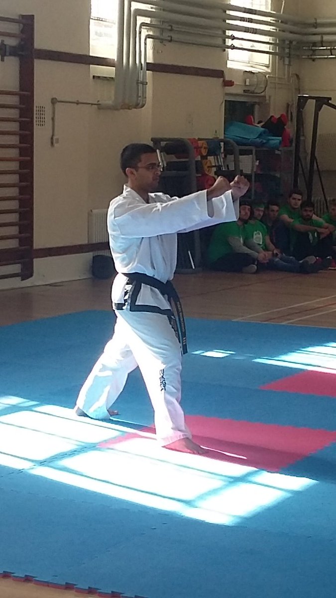 Tae Kwon-Do is on in the Pavilion right now. Come and cheer Cardiff on!! <a href="/TheWelshVarsity/">Welsh Varsity</a> @CardiffAU #TeamCardiff