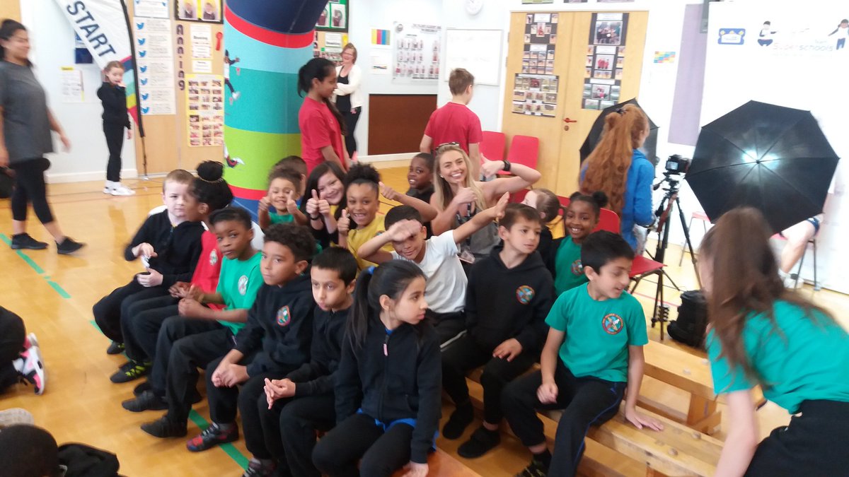 R2PalmerAcademy's tweet image. Year 3 are here and they look ready to exercise with @TeamSuperSchool! #starjumps