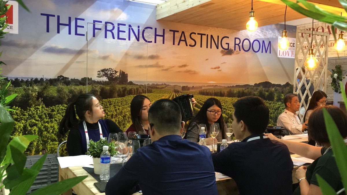 SBK7533's tweet photo. La France #PWA2018 : le Pavillon France attire les professionnels de toute l’Asie du Sud Est #BonjourProwineAsia https://t.co/1A2eGN3yhq
