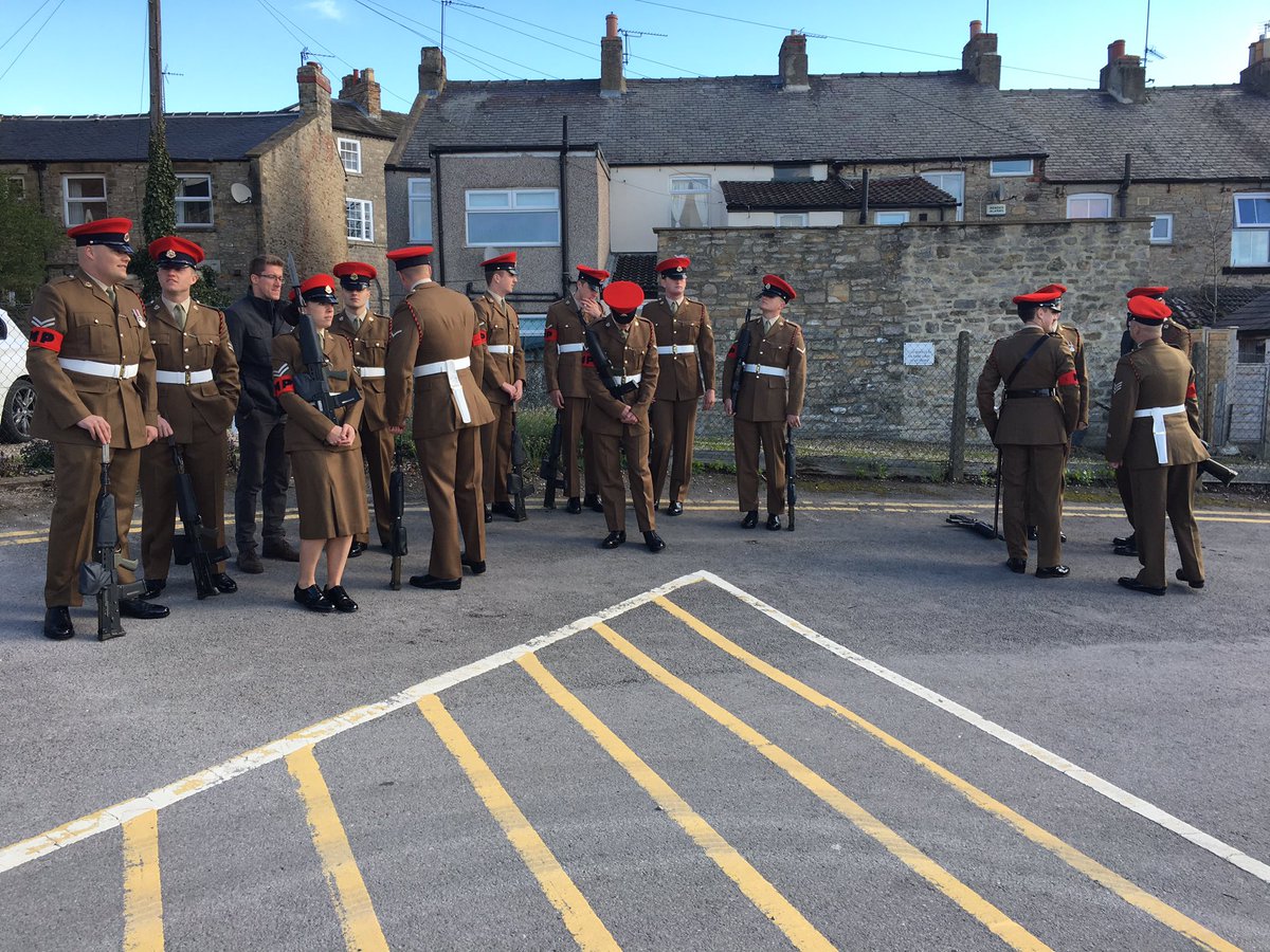 1RegtRMP's tweet photo. #150ProCoy arrive in Richmond ready to form up for the Freedom of Richmond Parade. #ReferenceRegiment https://t.co/JfzfrmAdnJ