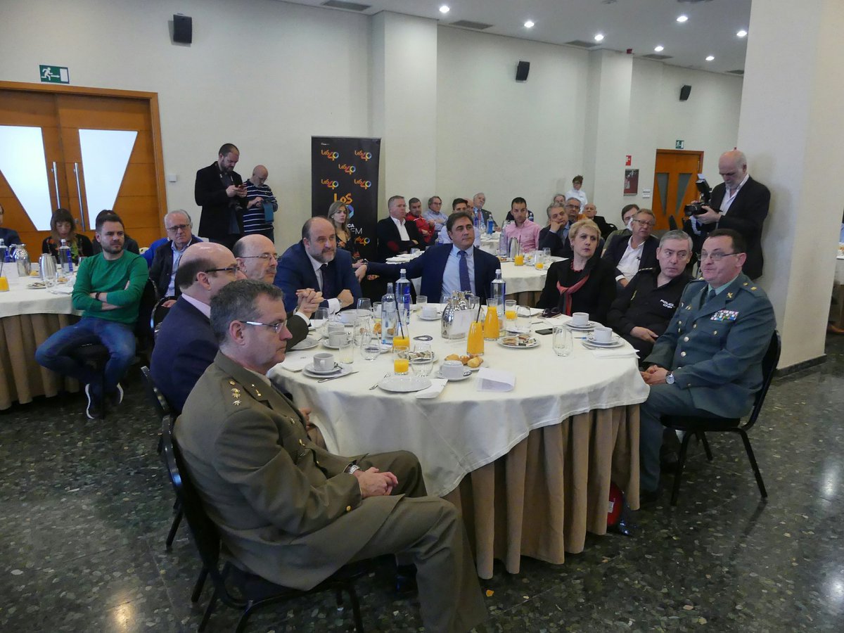 ceoecuenca's tweet photo. El secretario de @HC_Cuenca y algunos de sus asociados asisten al desayuno informativo sobre turismo dentro del ciclo Mirando por Cuenca de @SERcuenca https://t.co/Al7ku1R9ZN