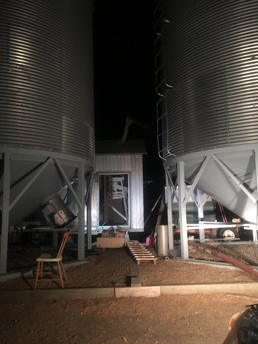 LpgFarms's tweet image. Early morning cleaning! @ 50 bus an hour the Lentils are almost done, move onto the flax sometime this afternoon #takesforever #stillgetsthejobdone