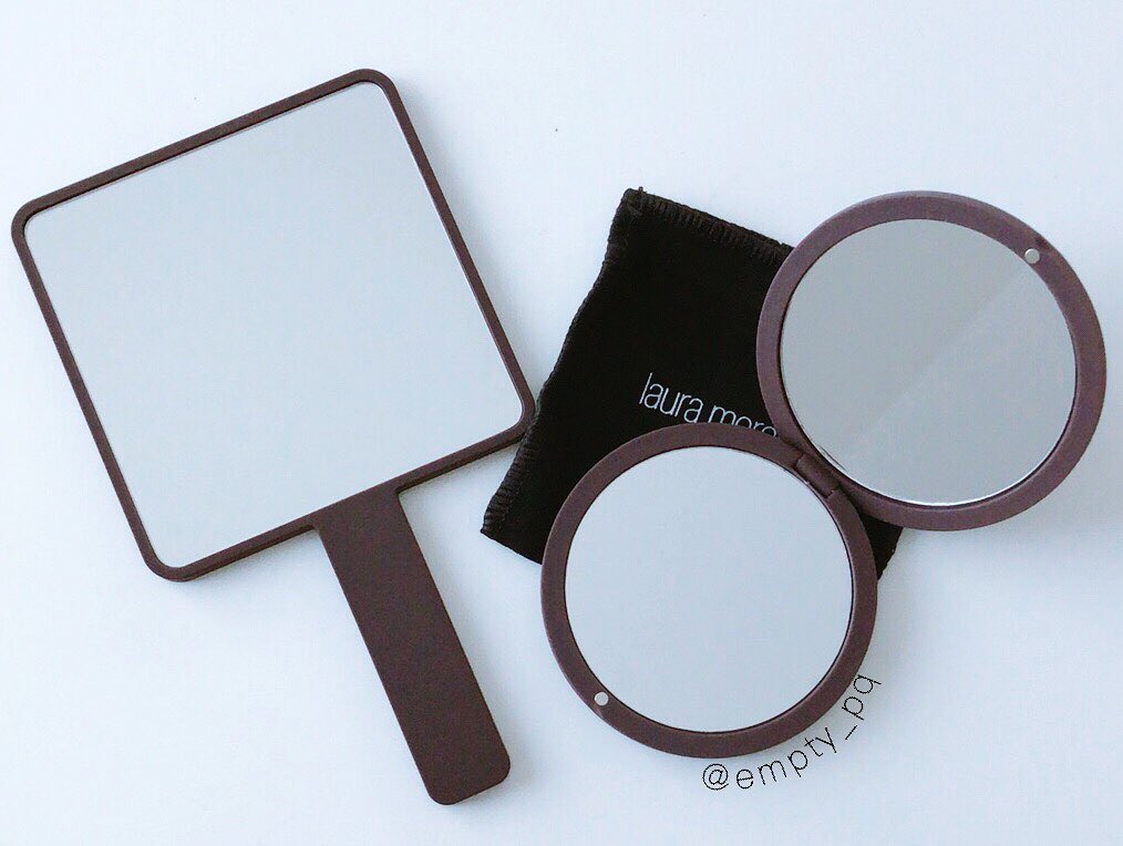 お嬢 ローラメルシエの手鏡とコンパクトミラー まあブランド は何でも良いんですけど この２つがないとわたしは化粧できない 手鏡はアイシャドー塗る時とかマスカラ塗る時とか口紅塗る時とか 細かな作業のときに コンパクトは出先でちょっとメイク確認し