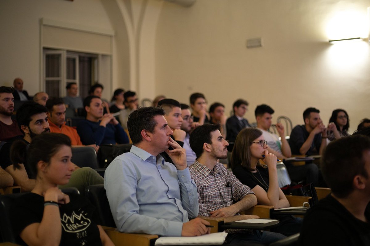 Alma_School's tweet photo. Con il prof. Vincenzo Russo @uniiulm abbiamo parlato di #neuromarketing e #gastrofisica. A @CibusParma incontreremo Oscar Farinetti e Guido Magoni #ALMATalks #NextGenerationChef https://t.co/La5rBR81dz