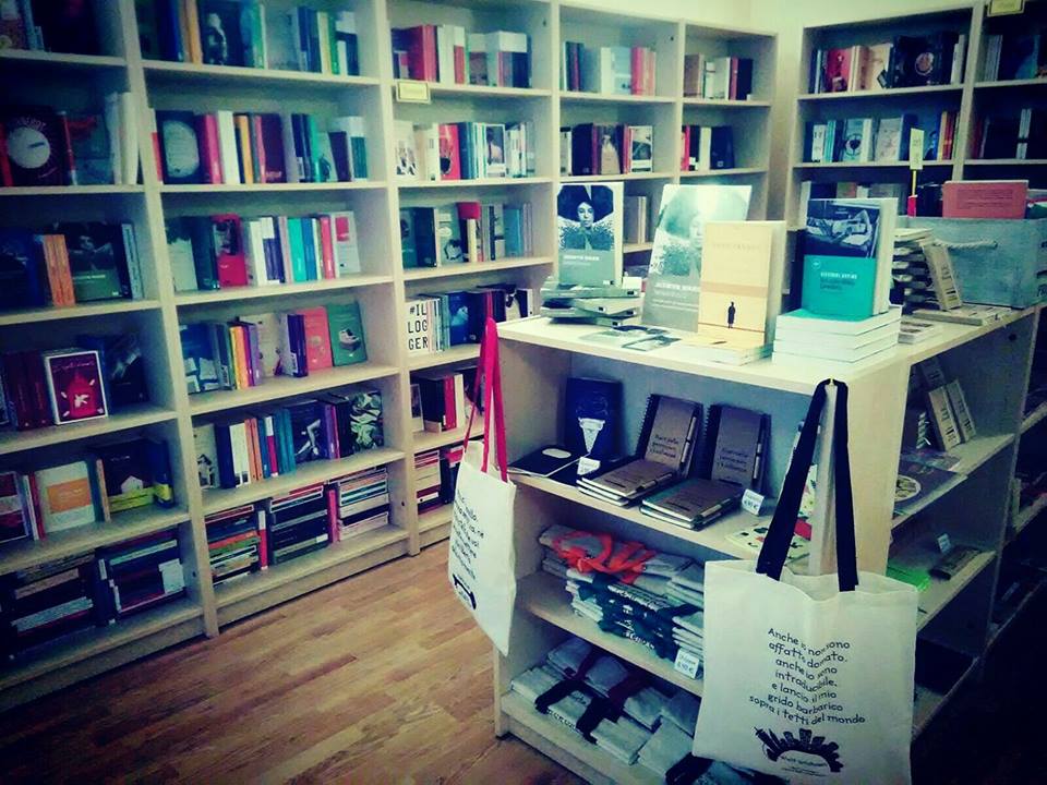book_morning's tweet image. Non avrete pensato che vi lasciassimo soli? Anche oggi ci trovate #resistenti al nostro posto: la libreria sarà aperta fino alle 19, come sempre con orario continuato! #Buon25aprile a tutte e tutti! #Resistenza #Liberazione #leggereindipendente #libriresistenti #25aprile #libertà