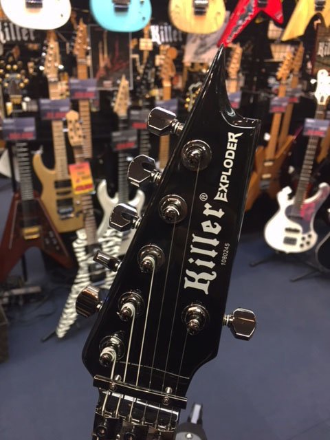 BIGBOSSekimae's tweet image. S【人気商品】久々の入荷！こちらも漆黒のオールブラックパーツをまとったKiller KG-EXPLODER BIB ！今なら即納可能です！🔥🔥🔥
商品詳細はBIGBOSS楽天市場店にて！item.rakuten.co.jp/bigboss-japan/… #KILLERGUITARS #EXPLODER #黒いギター