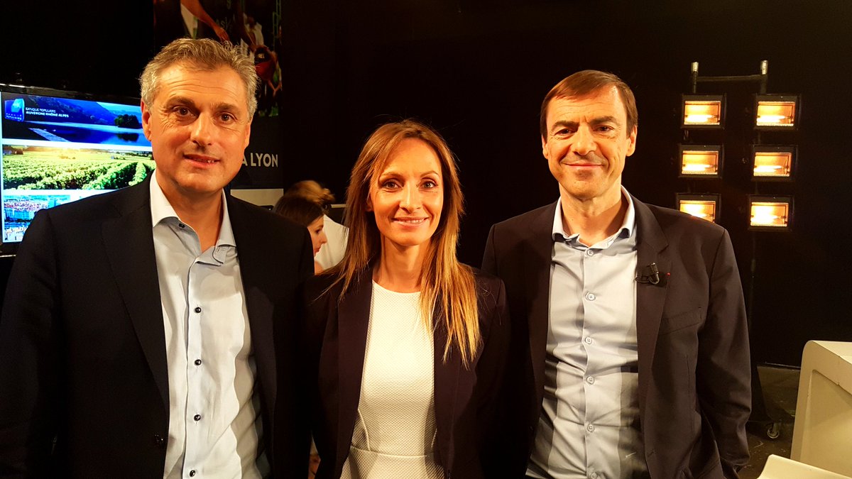 Sand_Audrain's tweet photo. La @BanquePopAura présente son #PlanStratégique #CGR2020 depuis les studios de @TLMLyon

🎬 Présentation par @dkaryotis DG #BanquePopAura et @YvesTyrode DG digital @GroupeBPCE 
"Construire, grandir, réussir" cc @SAudrainTLM @jpvachertlm #InviteRedac https://t.co/0S2tBN2PF2