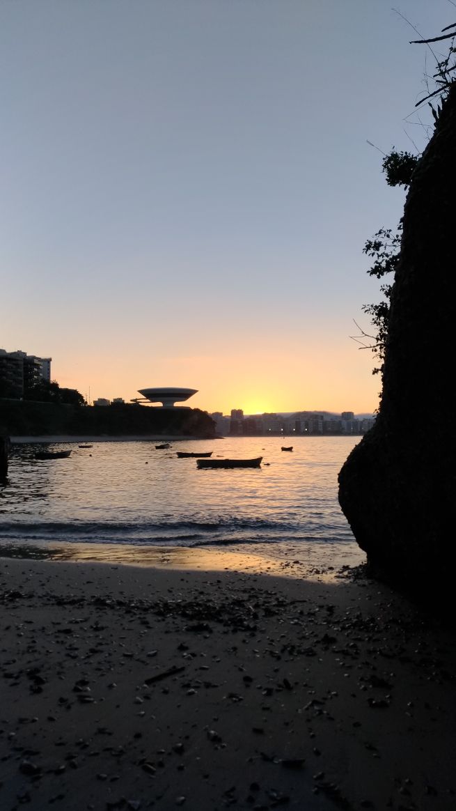 cbnrio's tweet photo. Bom dia! Amanhecer de céu claro em Niterói. Bela imagem enviada pelo ouvinte Gustavo Perlingeiro. https://t.co/7wgjyizv96