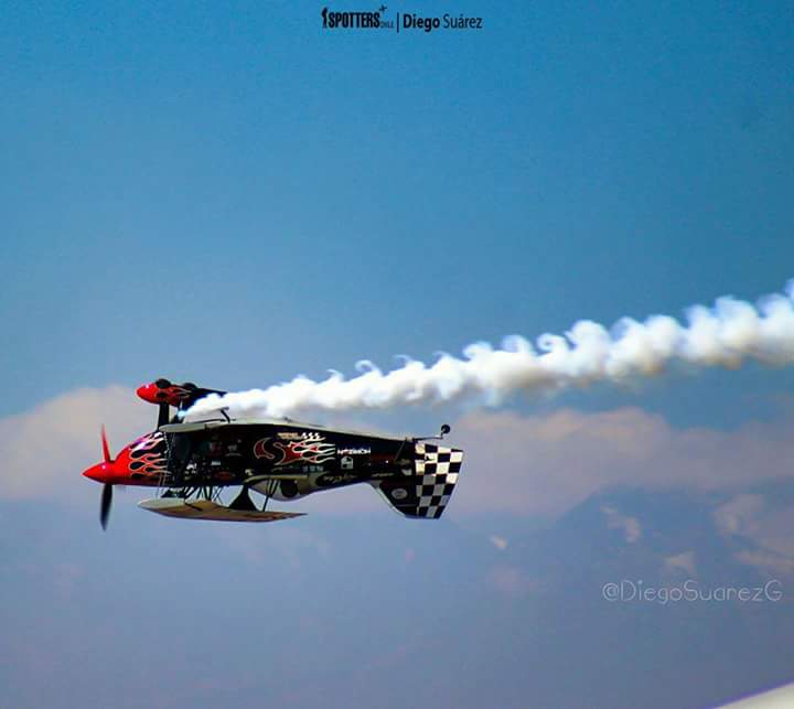 Spotters_Chile's tweet photo. Vuelo invertido. Por Diego Suárez.
@SkipStewart
#SkipStewart #Fidae2018 #SpottersChile https://t.co/YF7W7dkg2u