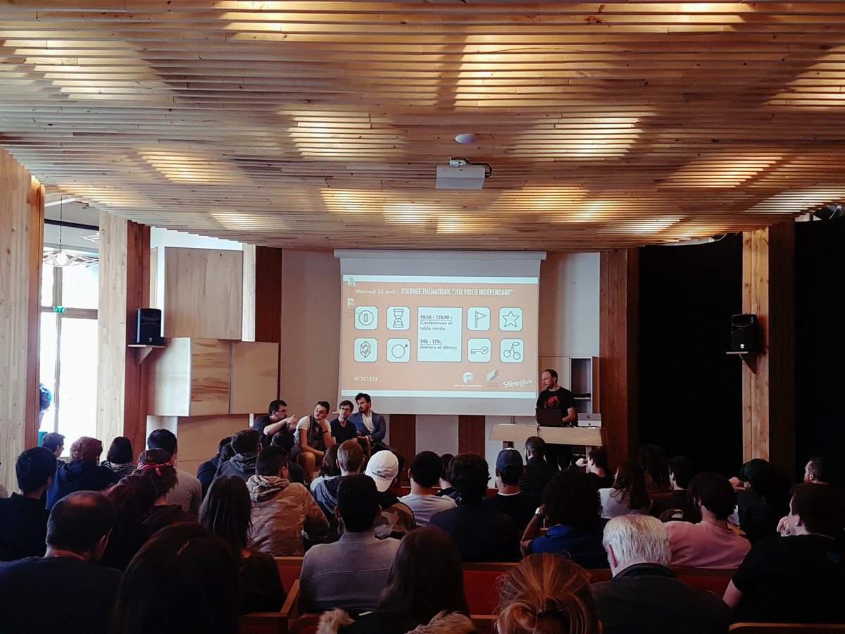 atlangames's tweet photo. #CycleJV
On passe désormais à la #tableronde avec nos intervenants @EodeStudio, @CasusLudi, @blacknut_, @berry_vincent animée par @FlorentDGrissac 🎮💬👌
Ac @StereoluxLab & @lecolededesign https://t.co/gMdvxqytFJ