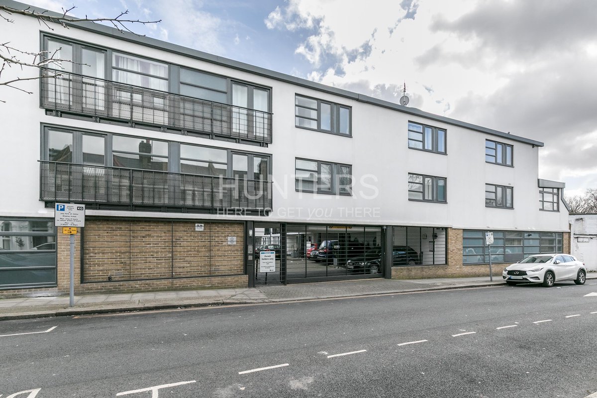 HuntersNW6's tweet photo. LET AGREED! 
Artisan Mews NW10 
£460 p/w

can we help you get your property rented at full asking price?

Give us a call today on 02074314777 https://t.co/fzXK2ZpxlX