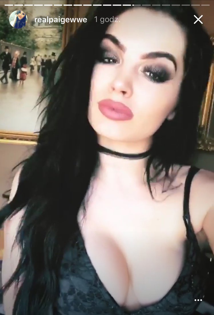 PaigeWWE18's tweet photo. https://t.co/84sCnvRCJF